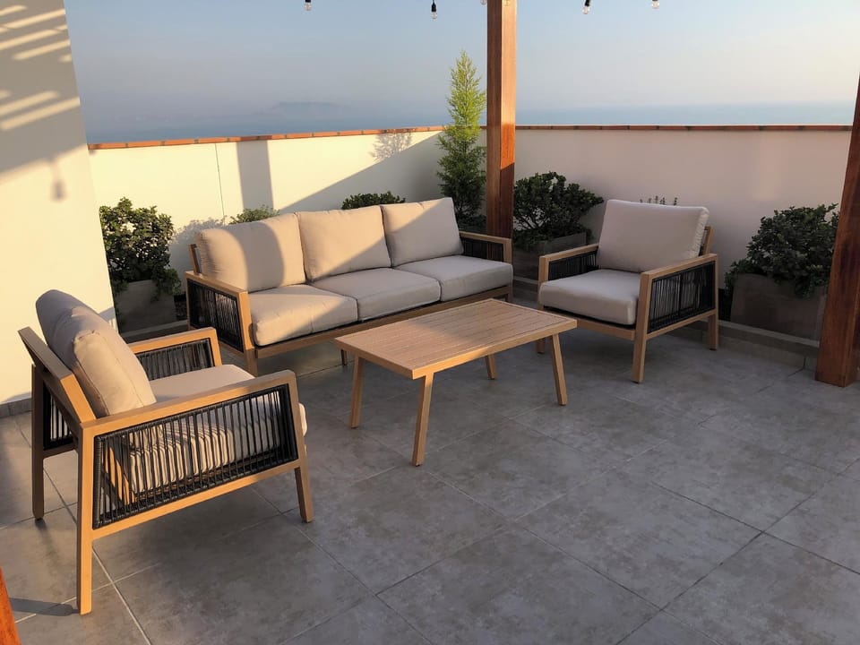 Private Apartment with seaview Hotel in La Perla