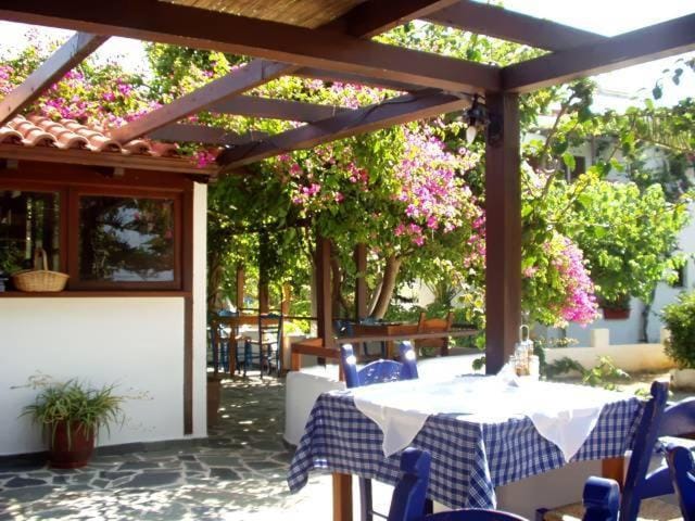 Oasis Apartments Hotel in Crete