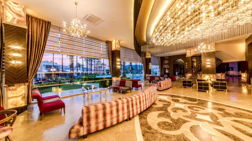 Shared lounge/TV area