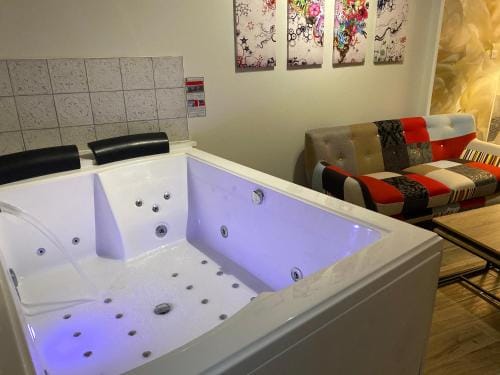 Maison Comme Chez Vous, le plus luxueux parmi nos 2 etablissements Hotel in Auvergne-Rhône-Alpes