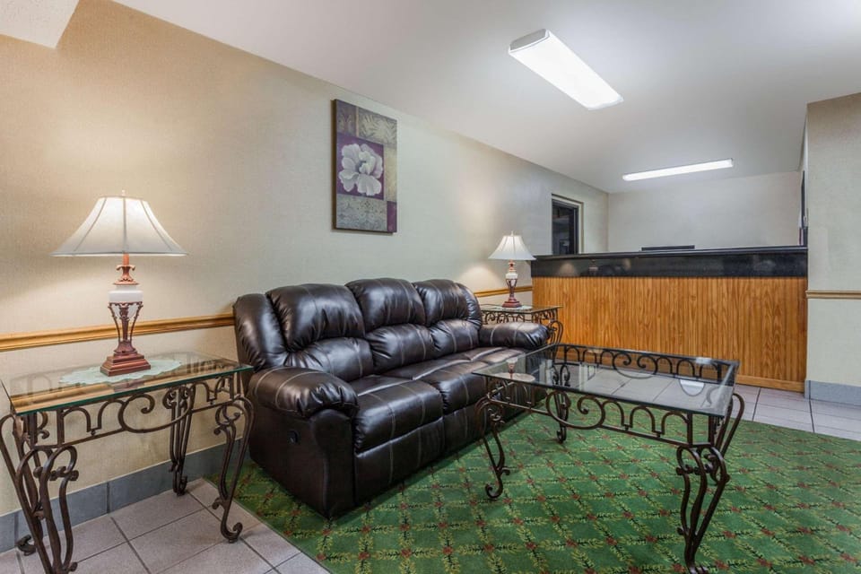 Super 8 By Wyndham Carrollton Hotel in Indiana