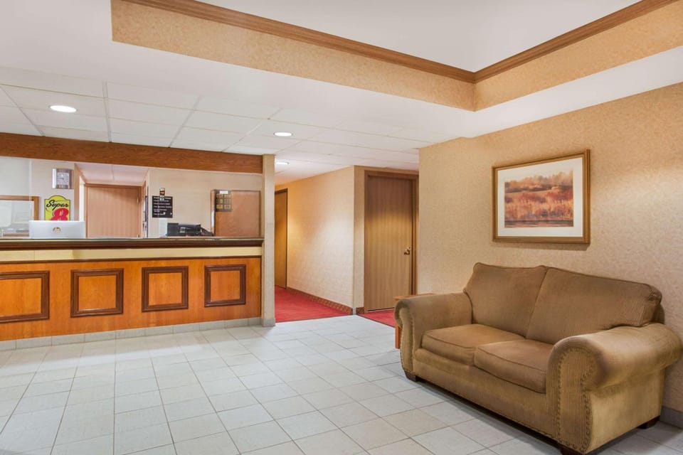 Super 8 By Wyndham Defiance Hotel in Ohio