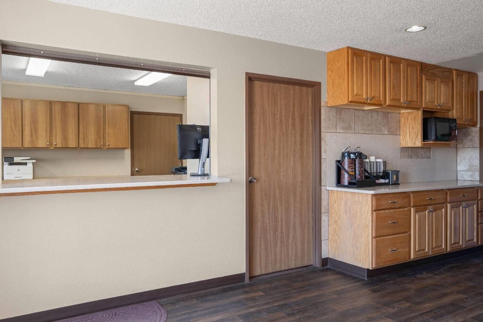 Super 8 By Wyndham Lewistown Hotel in Montana