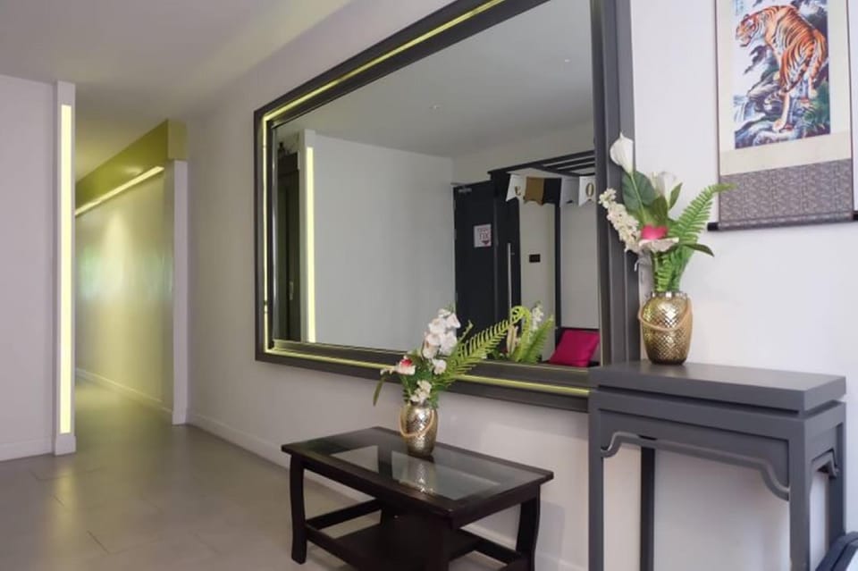 Four Sisters Hostel  Apartment hotel in Bangkok