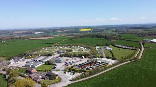 Dog Friendly Stagecoach Glamping Pod with Hot Tub Hotel in Wales