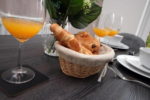 Free Wifi | Parking Access | 3BR Hotel in Wales