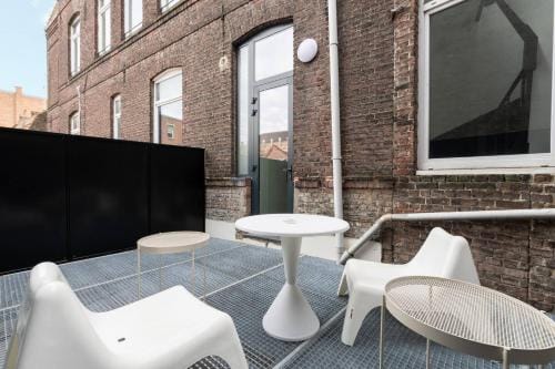 Spacious house 11 bedrooms 8 bathrooms 22 people. Hotel in Flanders