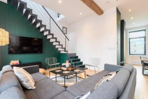 Spacious house 11 bedrooms 8 bathrooms 22 people. Hotel in Flanders