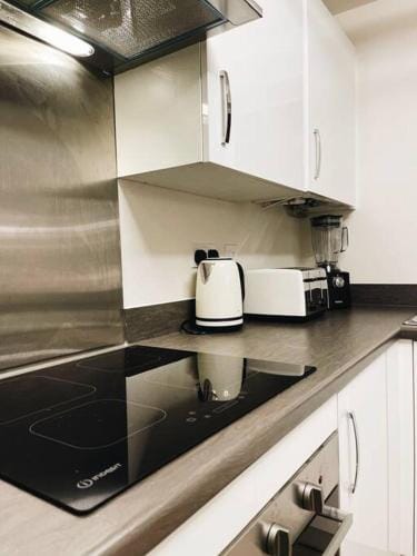 Stunning Private room in a Home - TV, Bathroom & Parking! Hotel in Salford