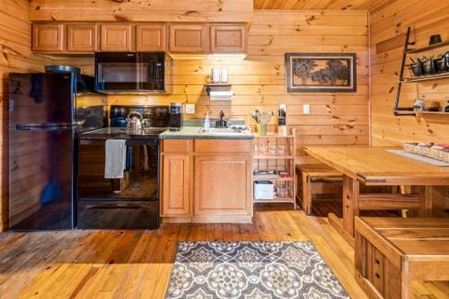Laughing Bear Cabin 44B Lodge in Fontana Lake