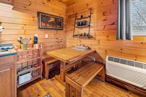 Laughing Bear Cabin 44B Lodge in Fontana Lake