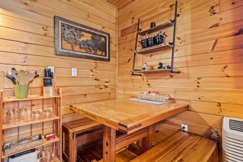 Laughing Bear Cabin 44B Lodge in Fontana Lake