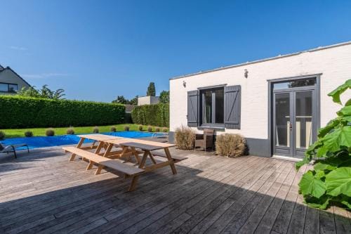 15 Min to Lille - Beautiful 14p House, 5 Bedrooms Hotel in Hauts-de-France