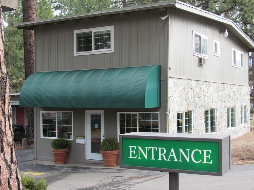 Emerald Bay Lodge Hotel in South Lake Tahoe