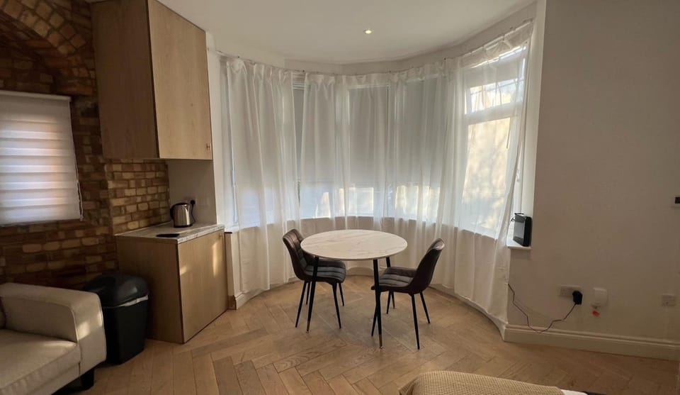 London Studios and Suites Apartment hotel in Harrow