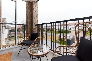 The Wembley Park Wonder - Charming 2BDR Flat with Balcony Hotel in Wembley