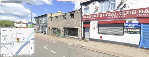 Double Bedroom with private bathroom and shared kitchen Hotel in Oldbury