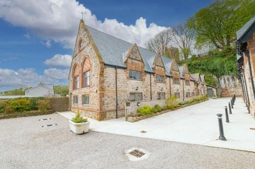 Chequers Lodge- Dalton-in- Furness- Self check in- for professionals and tourists Hotel in Barrow-in-Furness