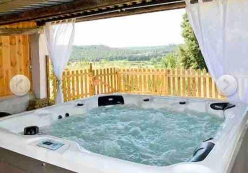 Appart Hotel - Nature et Spa Hotel in Provence-Alpes-Côte d'Azur