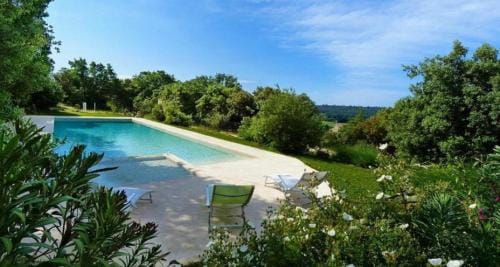Appart Hotel - Nature et Spa Hotel in Provence-Alpes-Côte d'Azur