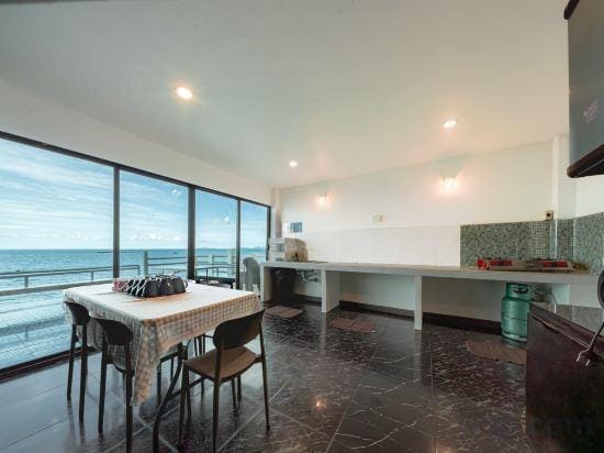 GAO Lighthouse Phala Beachfront Hotel in Chon Buri Changwat