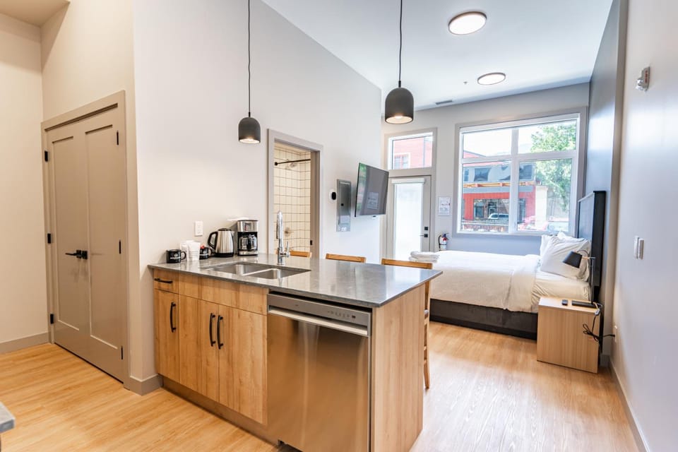 Basecamp Suites Revelstoke Apartment hotel in Revelstoke