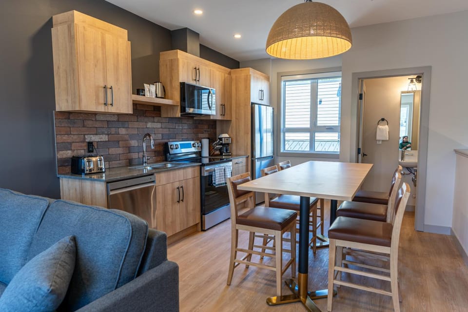 Basecamp Suites Revelstoke Apartment hotel in Revelstoke