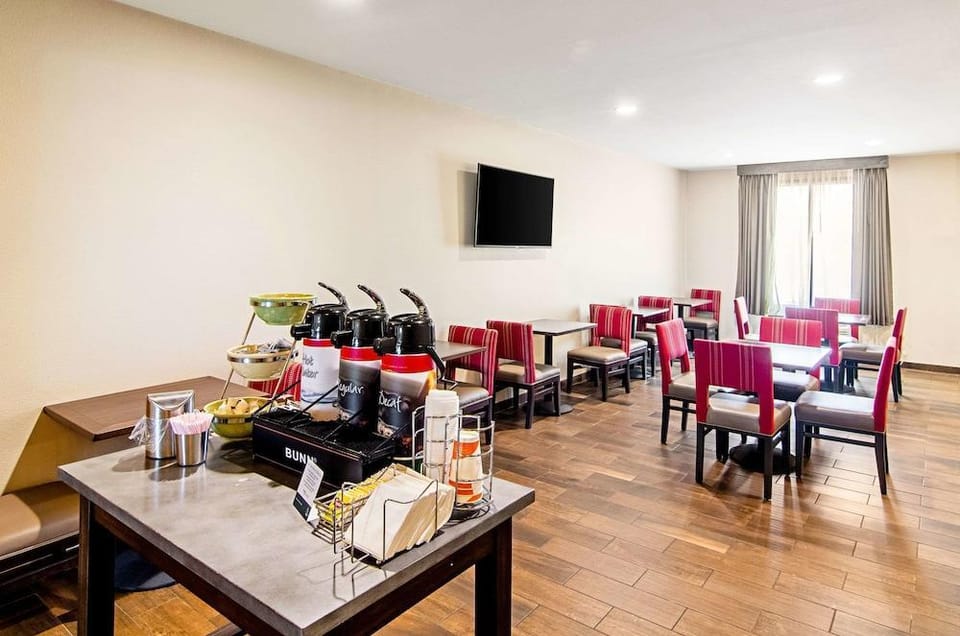 Supreme Inn & Suites Hotel in Gonzales