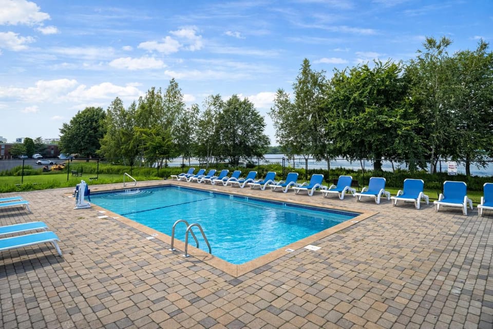 Lakeside Inn Hotel in Wakefield
