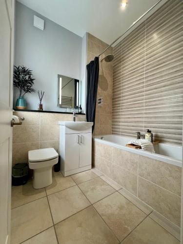 Private Double Room with Ensuite, No Breakfast, Truro City Centre Hotel in Truro