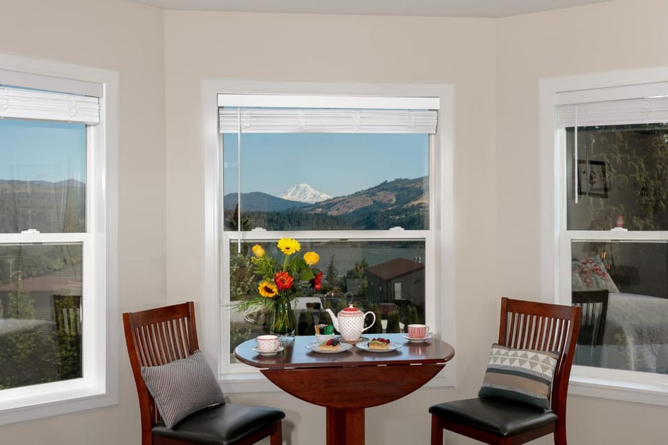 The Irish Inn Hotel in Hood River