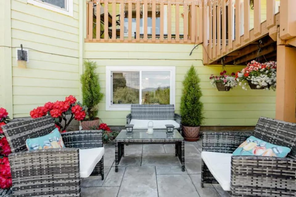 The Irish Inn Hotel in Hood River