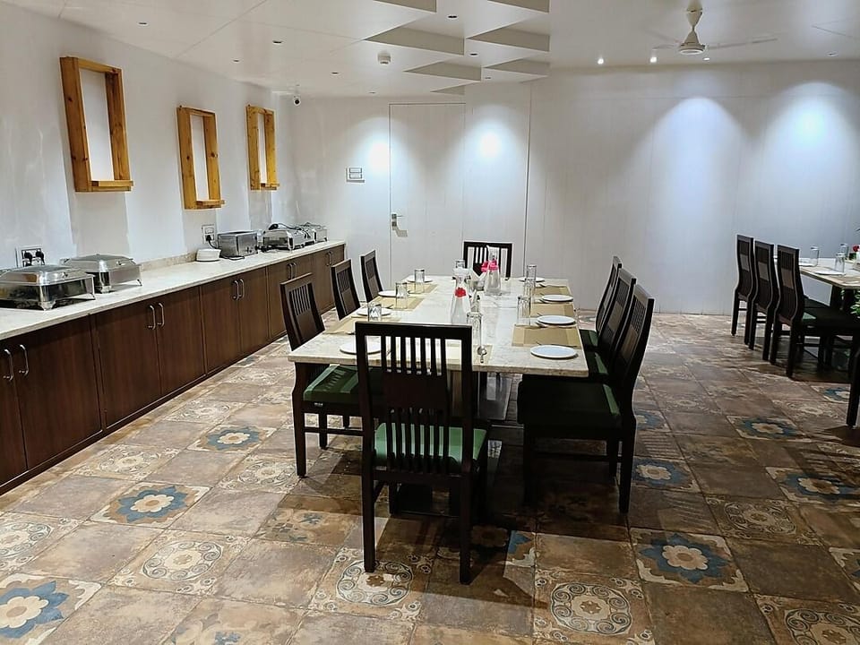 Four Petals Executive by LHMS Hotel in Maharashtra