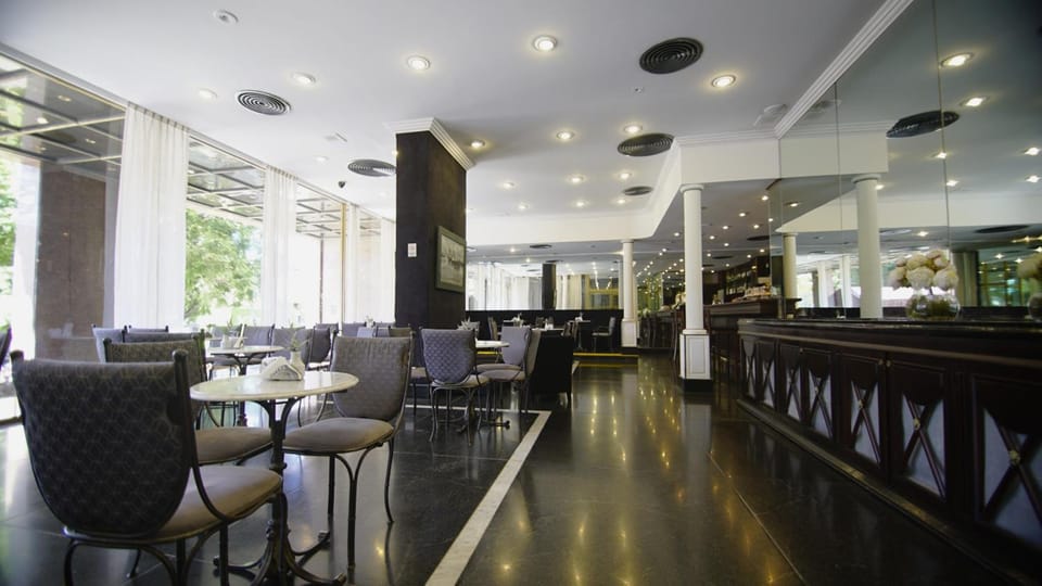 Bar/lounge
