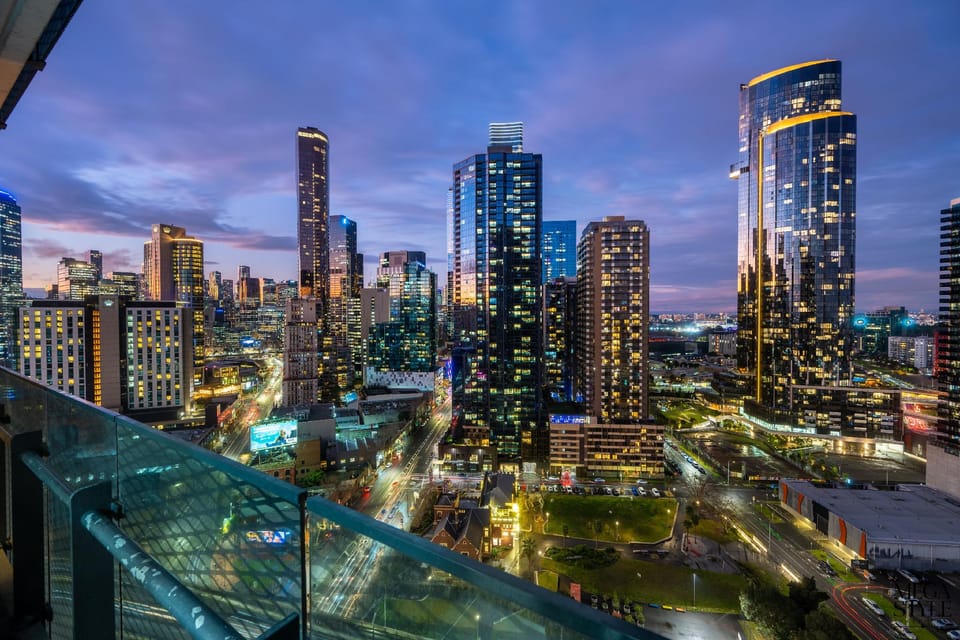Mega Style Apartments Mainpoint Hotel in Southbank