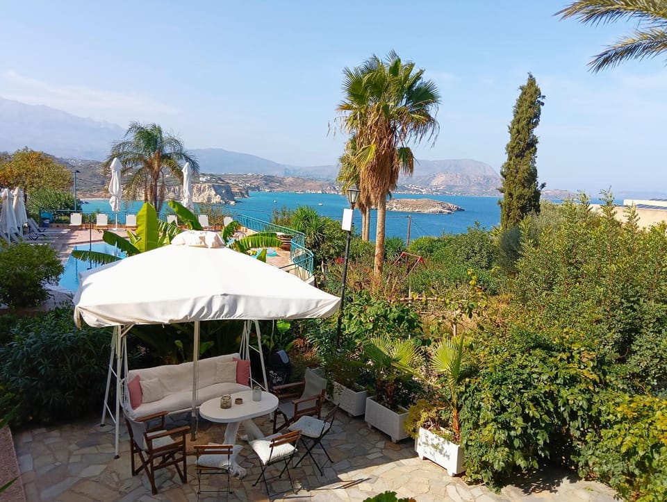 Emerald Hotel in Crete