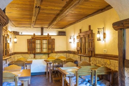 Golden Lakes Rooms Hotel in Jezerce