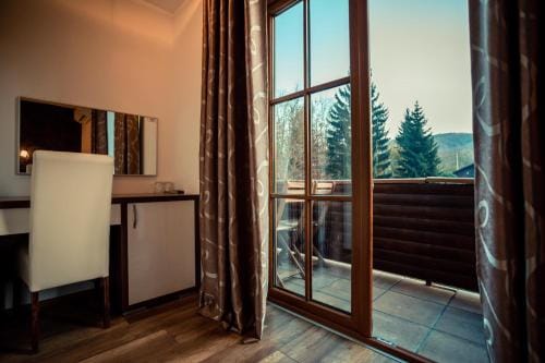 Golden Lakes Rooms Hotel in Jezerce
