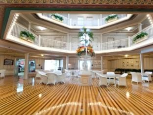 Cedar Point Hotel Breakers Hotel in Sandusky