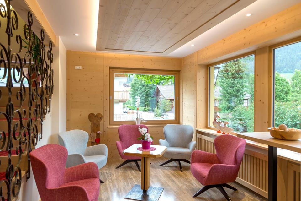 Shared lounge/TV area