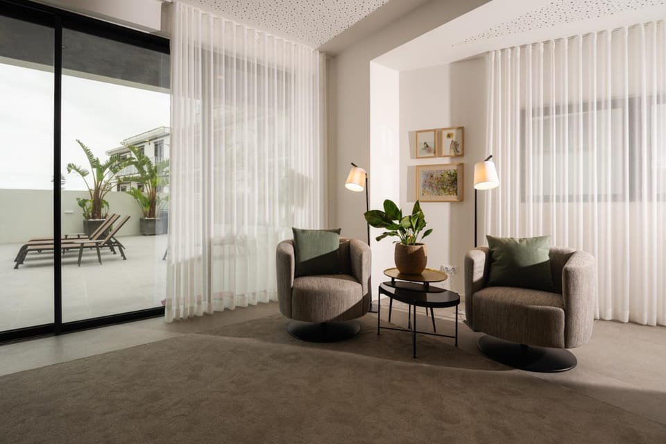Shared lounge/TV area