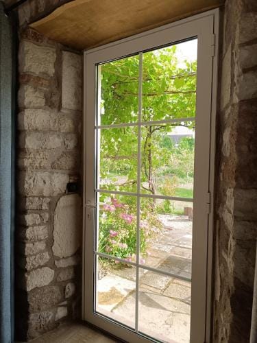 Chambres d'hotes Ancien Presbytere de Saint-Mayme Hotel in Auvergne-Rhône-Alpes