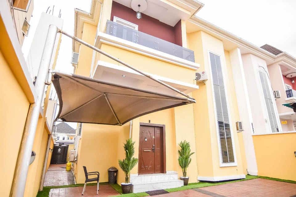 Executive 4 Bedroom House Hotel in Lagos, Nigeria