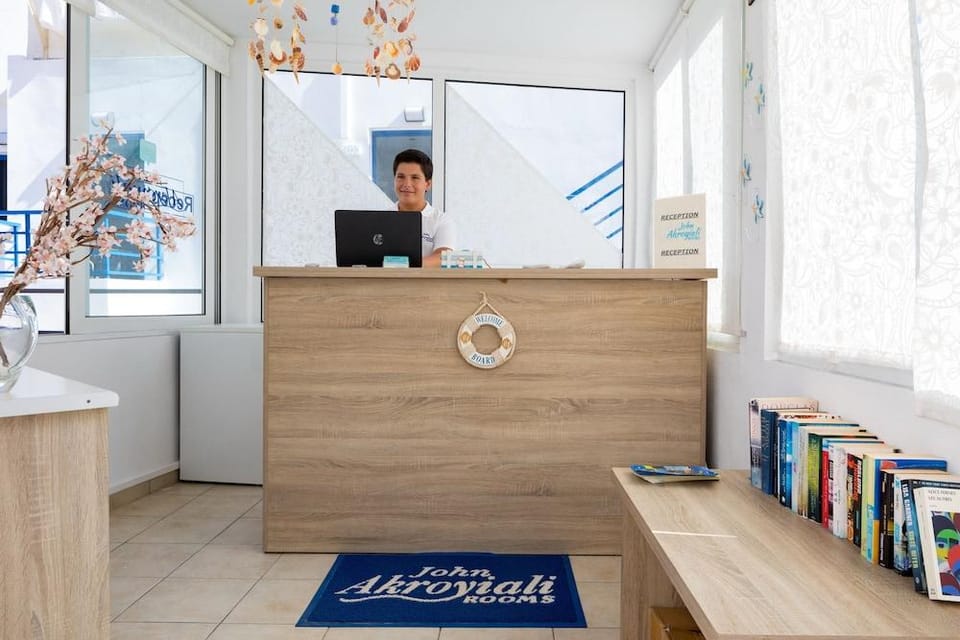 John Akroyiali rooms Hotel in Crete