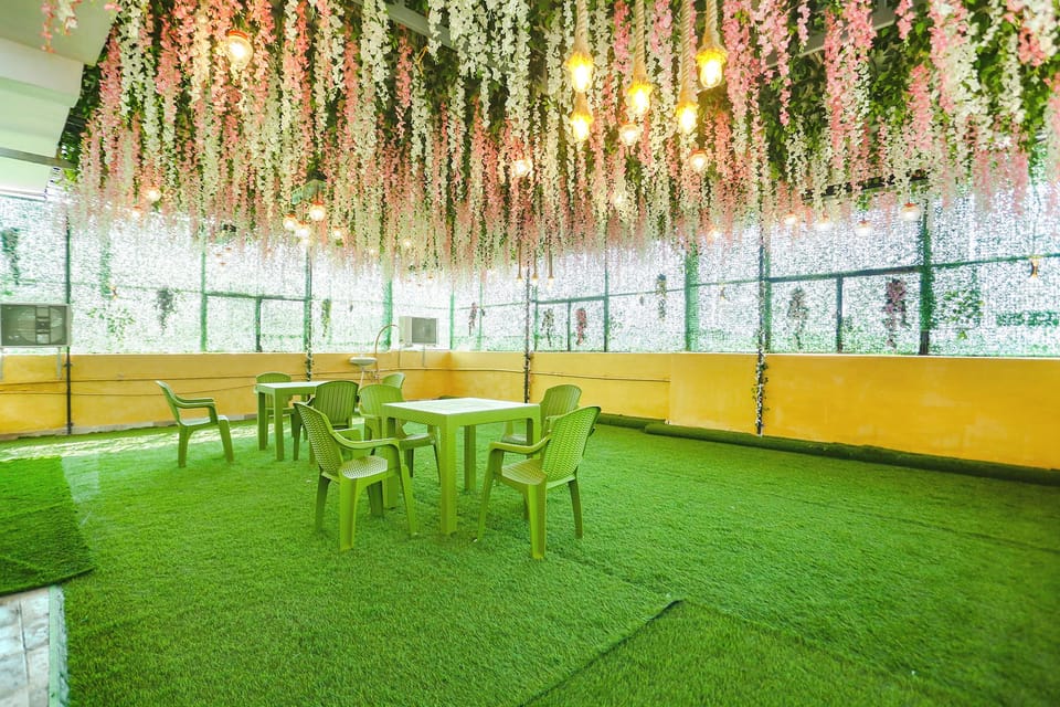 Via Aditya Guest House - Dasaswamedh Ghat Hotel in Varanasi