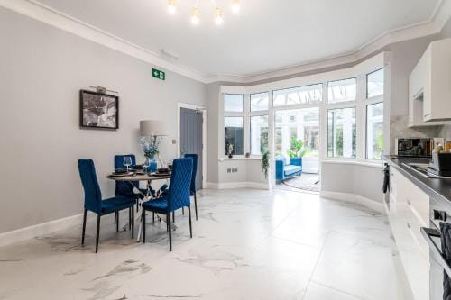 12 Elmwood Hotel in Harrow