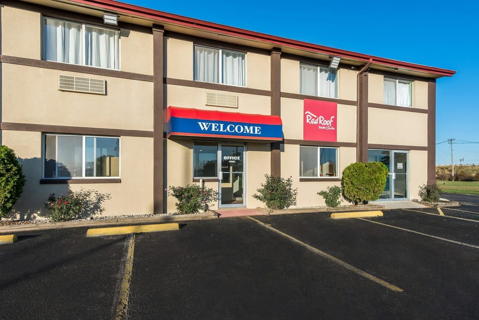 Red Roof Inn & Suites Wapakoneta Hotel in Ohio