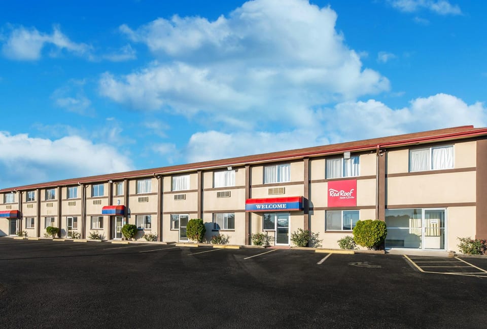 Red Roof Inn & Suites Wapakoneta Hotel in Ohio