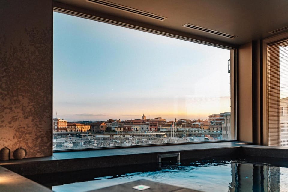 Visionair Suites & SPA-Room Only e Honesty Bar Hotel in Senigallia