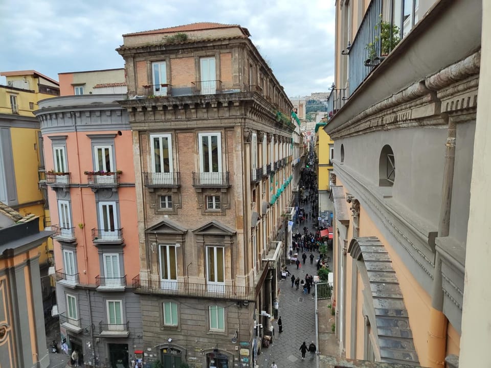 Deluxe Spaccanapoli Hotel in Naples